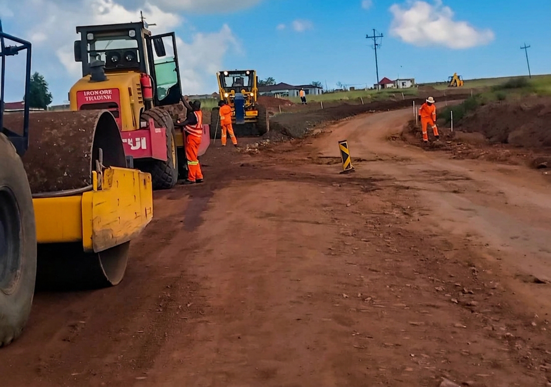 Regravelling Road D5111 from Magong to Road P50/1, Lekubung, North West